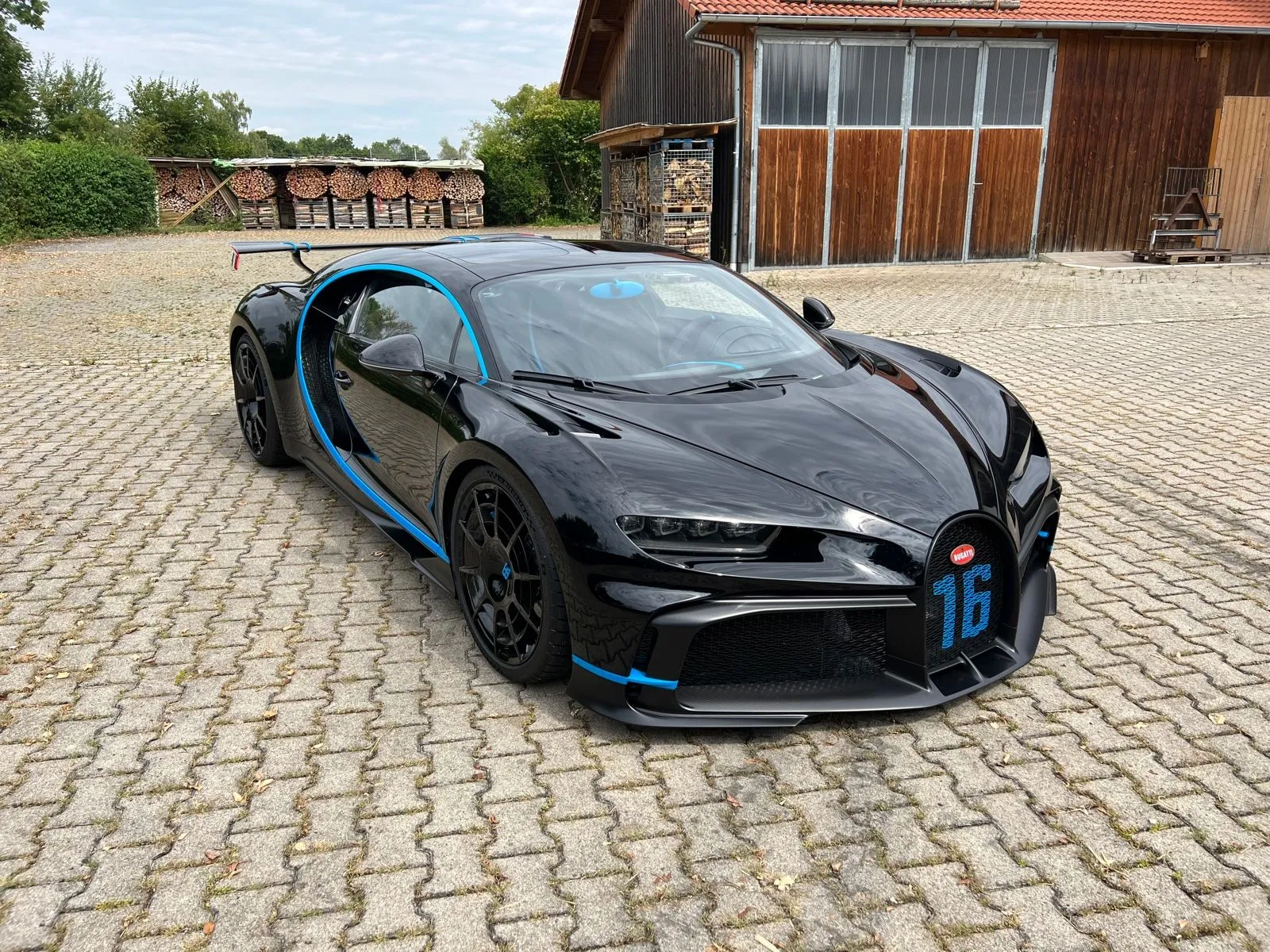 Bugatti Chiron Pur Sport in blue