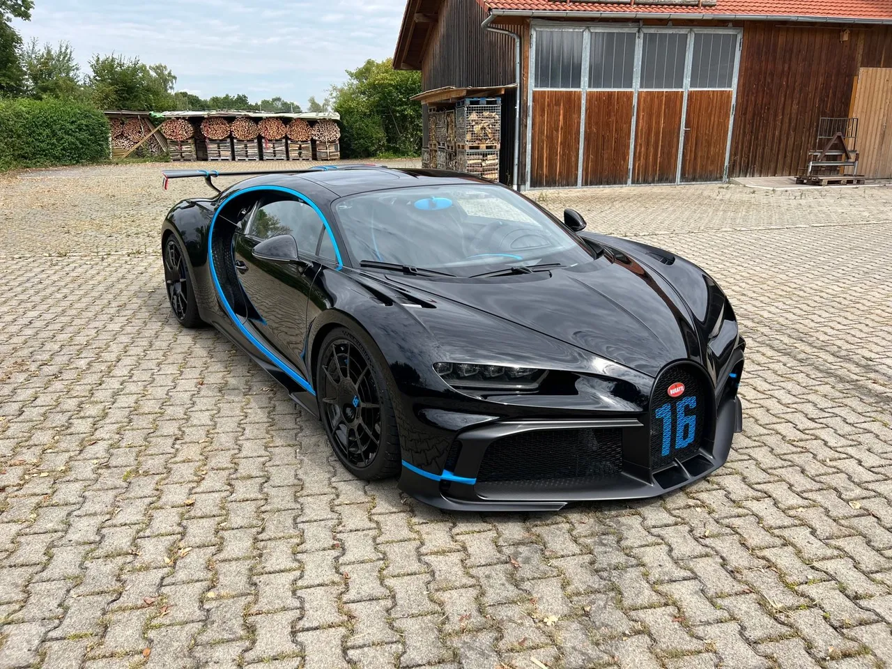Bugatti Chiron Pur Sport in blue — photo 1 of 4