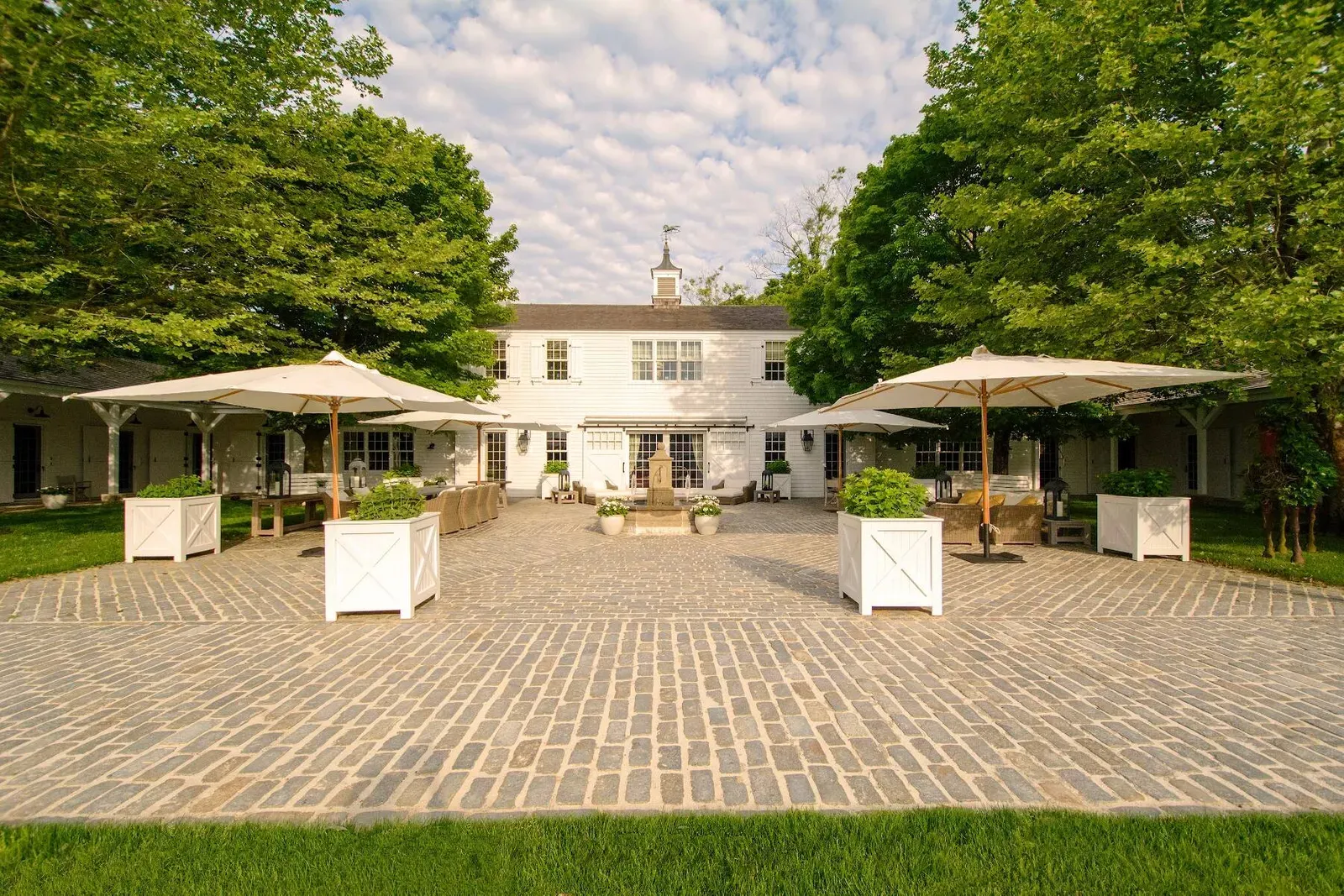 Luxury estate at 320 Majors Path, Southampton, New York