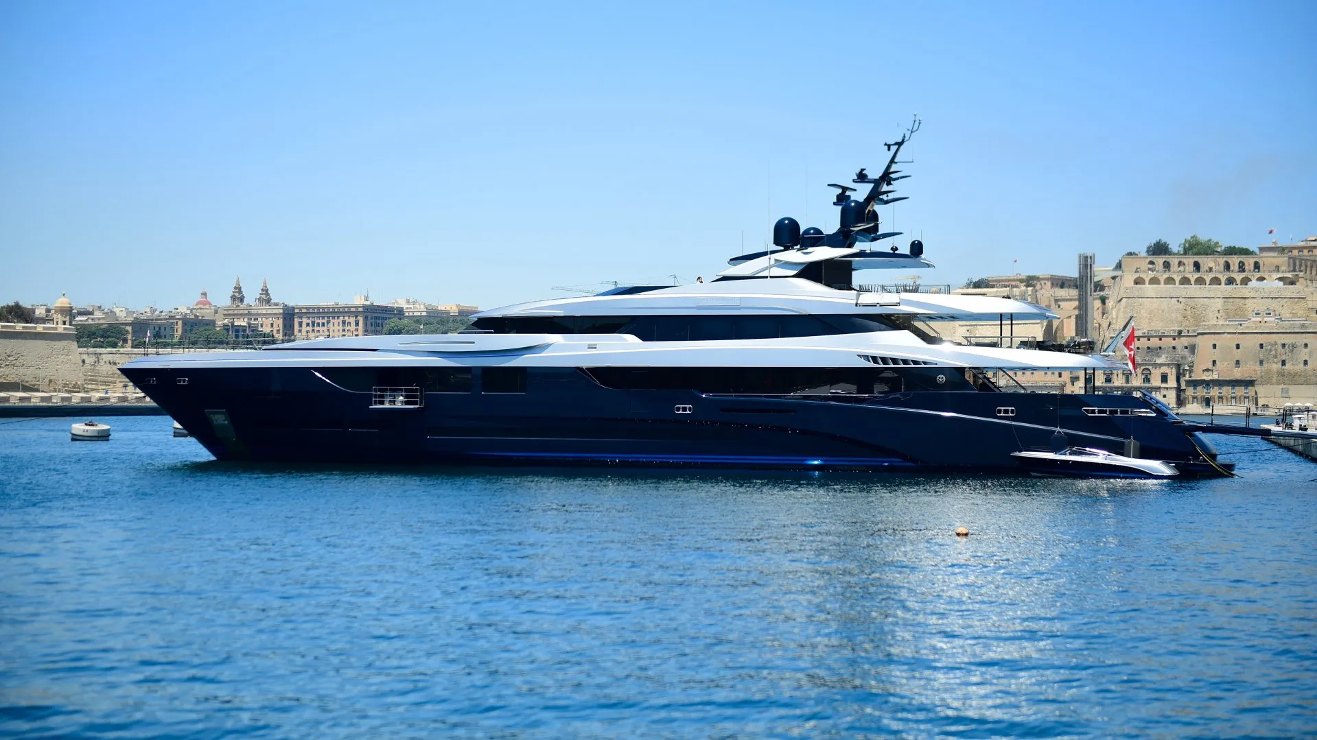 Sarastar superyacht profile view