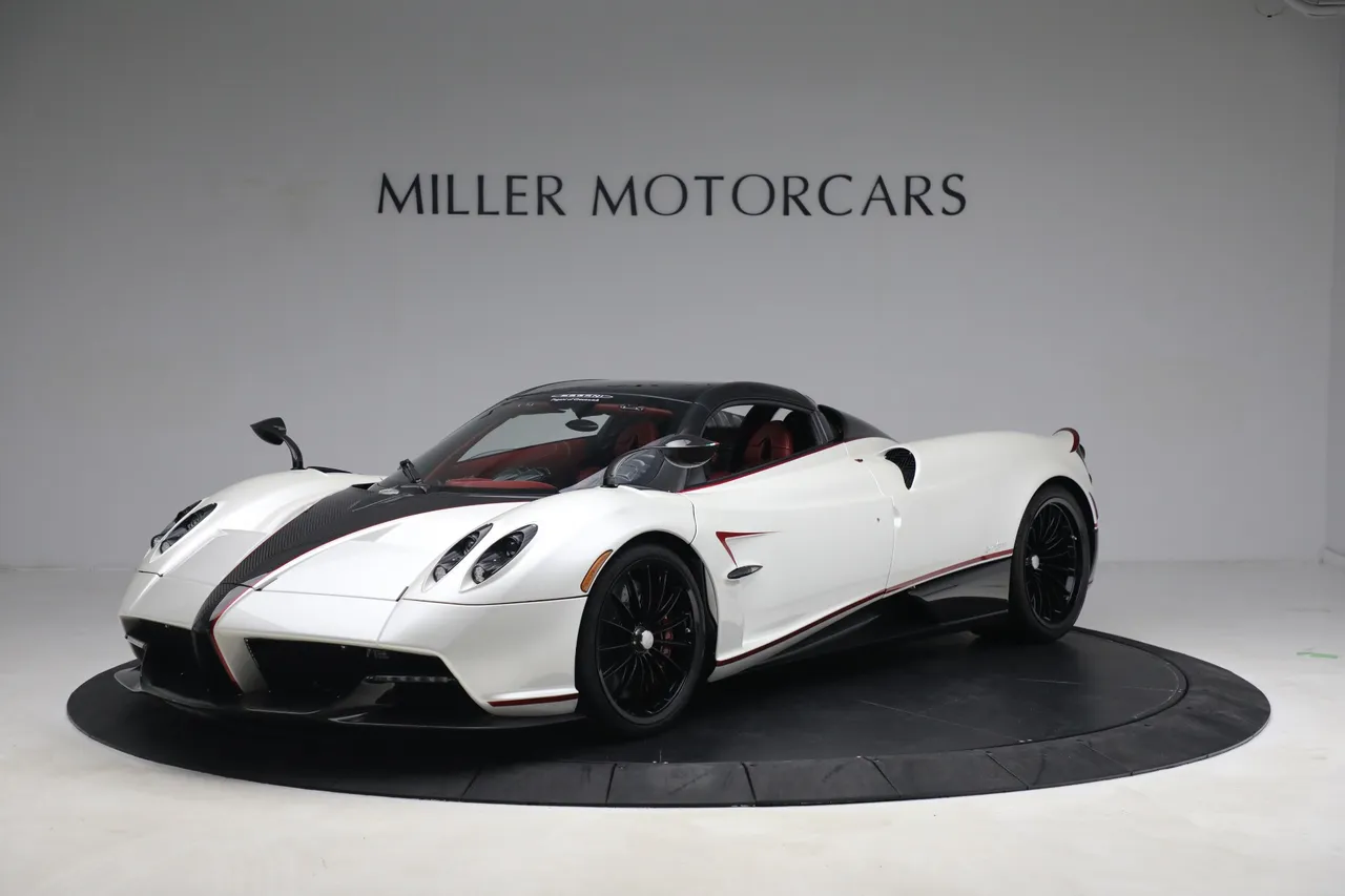 Pagani Huayra Roadster open-top hypercar — photo 1 of 20