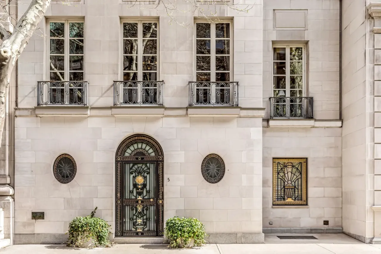Townhouse facade at 5 East 64th Street, New York — photo 1 of 20