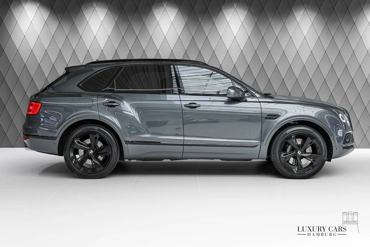Bentley Bentayga V8 Mulliner luxury SUV — photo 1 of 20