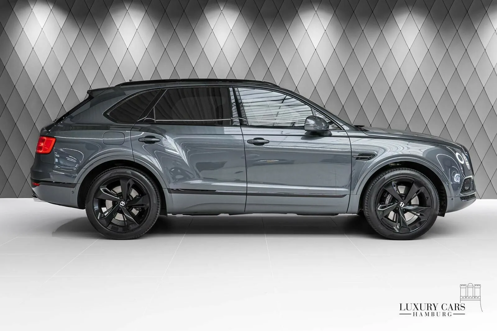 Bentley Bentayga V8 Mulliner luxury SUV