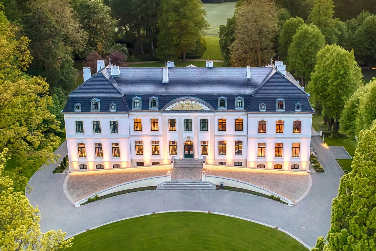 Exclusive private coastal estate in Germany — photo 1 of 3