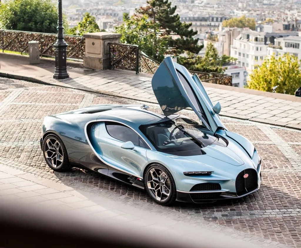 Bugatti Tourbillon hypercar successor to the Chiron